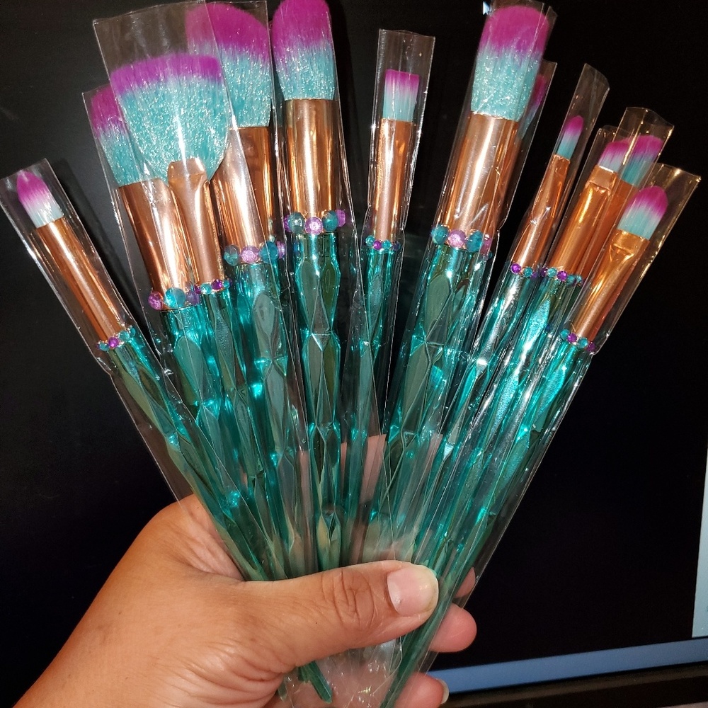 Makeup brushes